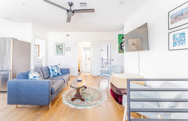 East Downtown 3BR Condo w Fast Wifi and Sleeps 8 - Foto 6