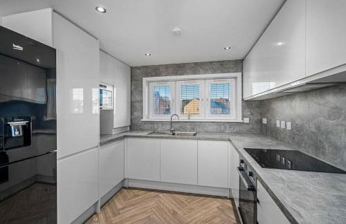 Sea View Luxury Apartment 3 bedrooms Free Parking - By Coast Apartments - Photo 65