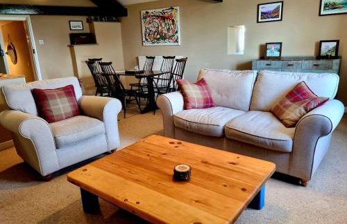 Horse & Farrier Pub - Photo 11