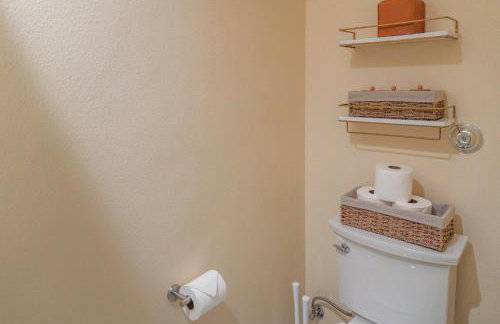 Spacious Disneyland Getaway I Game Room, King Suites & EV Access I Sleeps 14 - Foto 25