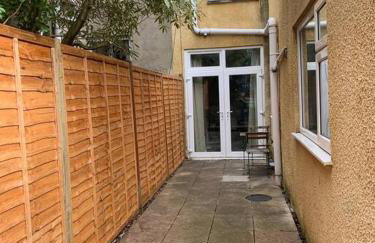 Central 2 bed flat with off street-parking - Foto 14