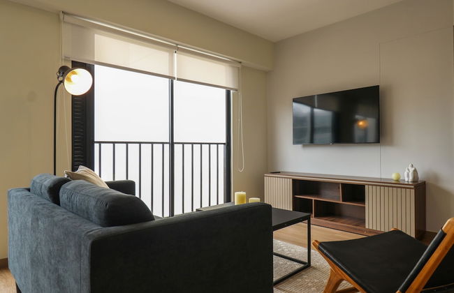 w Glorious 1BR w Balcony in Miraflores - Photo 8