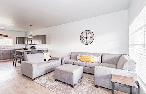 Bringham's Mill Apartments Perfect for Groups Full Kitchen Gym and Free Parking - Photo 23