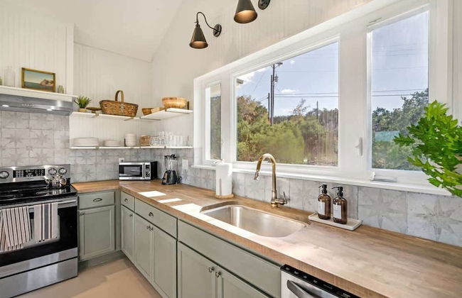 Gorgeous Home With Hot Tub 5min From the River - Foto 8