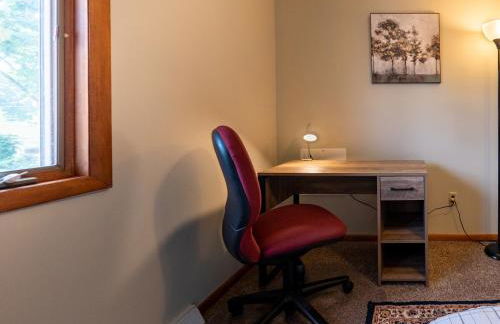 Lovely West Akron home with attached private garage - Foto 13