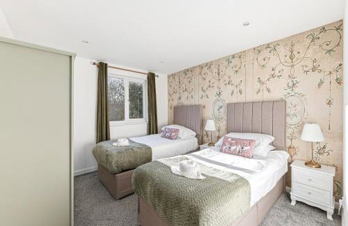 Keaton House - Close to City Centre - Free Parking, Spacious Garden, Fast Wifi and Smart TV by Yoko Property - Foto 18