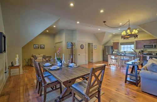 Luxe Green Barn Near Skiing with Mt Equinox Views! - Foto 1