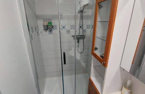 gîte en rdc A 200 m tgv et de la fac A 400 m des places 250 places de parking face au logement - Foto 7