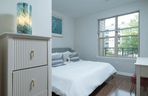 Central 1-BR Condo Assembly Row Gym & Pool Sleep 5 - Photo 9