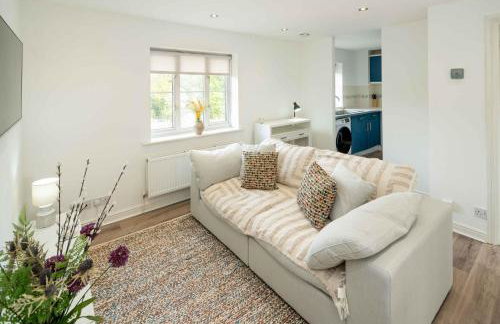 Loughton Hideaway: Cozy 1BD Near Tube & Nature - Foto 10