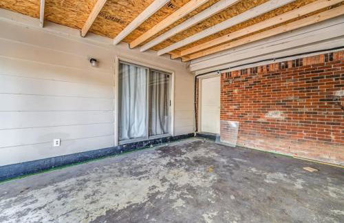 Minutes from the Airport - Wonderful Warrington - Photo 19