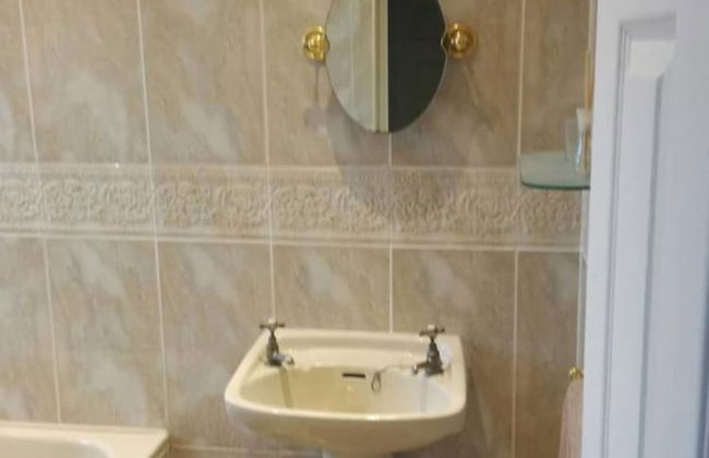 Flat - Sleeps 4 - Parking - Close to Airport - Foto 11