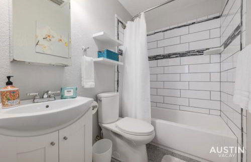 2 Miles to DT Updated Pet-Friendly Home for Four - Foto 15