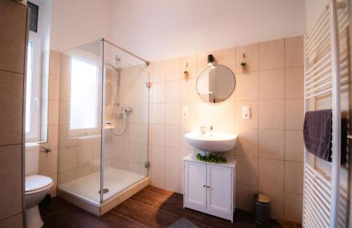 Evelyns Apartment, nahe der Therme und dem Zentrum, privat Parkplatz, Balkon, Highspeed-WLAN - Photo 23