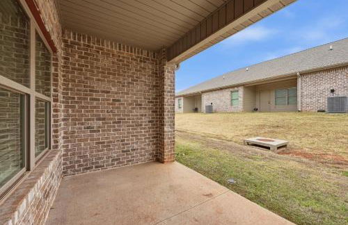 Chic 2BR2BA Home Great Location - Photo 14