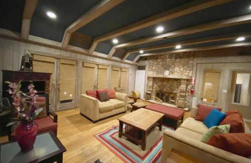 Family Nature Retreat Near LA with Indoor Grotto Pool - Foto 2