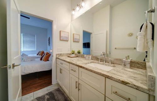 Modern Rooftop Townhome w Hot Tub & Skyline Views - Photo 45