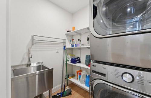 NEW! Heritage Retreat in the heart of Stillwater - Foto 31