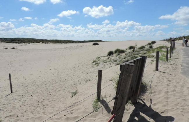 Stylish Harborfront Escape - Photo 12