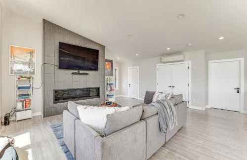 Sleek Ferndale Home with Ocean and Mountain Views! - Photo 4