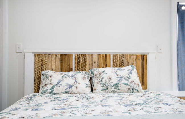 Brand New 5BR home with view of the sea - Photo 11