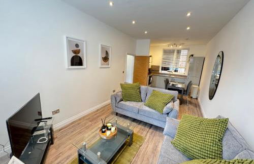 STUNNING APARTMENT - 2 DOUBLE BEDROOMS - EN-SUITE - FREE ALLOCATED PARKING - JQ QUARTER - BIRMINGHAM CITY CENTRE - SLEEPS 6 GUESTS - 2 BATHROOMs - Foto 6