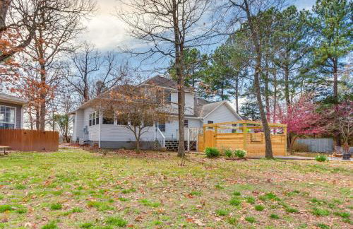 Hot Tub + Deck: 'Holiday Island Fairway Estate’ - Foto 36