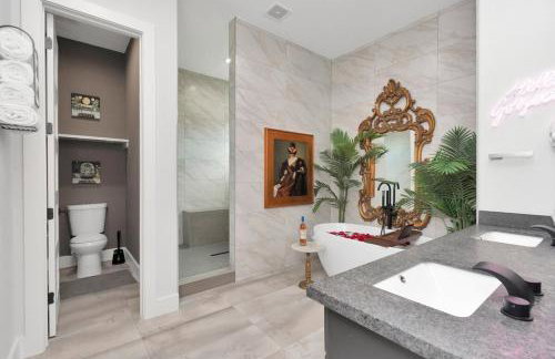 Houston's Downtown Bloom House - Spacious Floral Escape for Groups - Foto 42