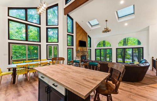 Spacious Waterfront Mansion wHot tubPoolTable - Foto 8