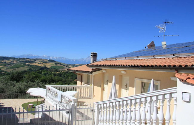 Villa with Salt Water & Heated Pool & Hot Tub near sea - Foto 64