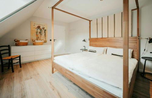 Renovated Semi-Detached House With Garden Views - Foto 25