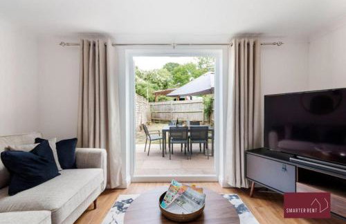 Guildford - 3 Bedroom Home - Driveway & Garden - Photo 4