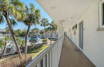 Walkable to Beach, Restaurants, Entertainment! - Photo 24