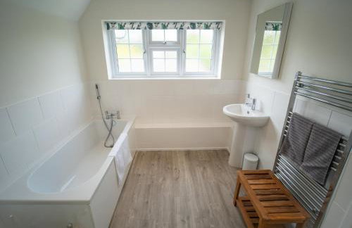 Spacious family cottage with private garden and forest walks - Foto 12