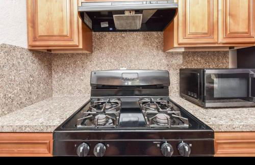 1700 SQFT Baytown Comfy Corporate Budget Oasis - Foto 1