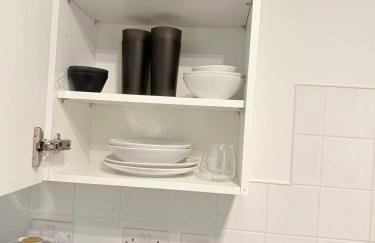 Modern 1-Bed Flat, Sleeps 4 - Photo 7