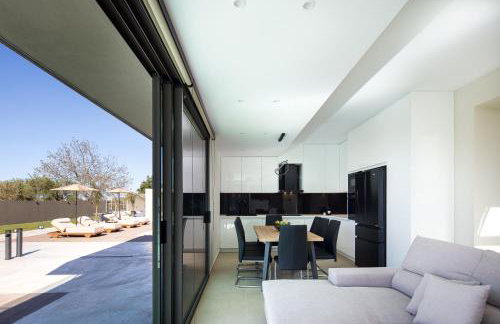 Elinor Villa - Nature Retreat amidst Mountains & Lake by etouri - Foto 35