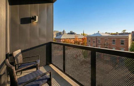 Chic Downtown Condo Steps from UIowa & Nightlife - Foto 6