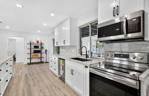 Spacious 3BR Home with Private Pool in Hollywood - Foto 4