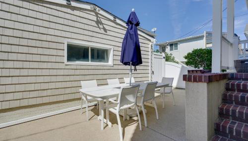 Steps to Boardwalk Group Getaway in Ventnor City - Foto 3