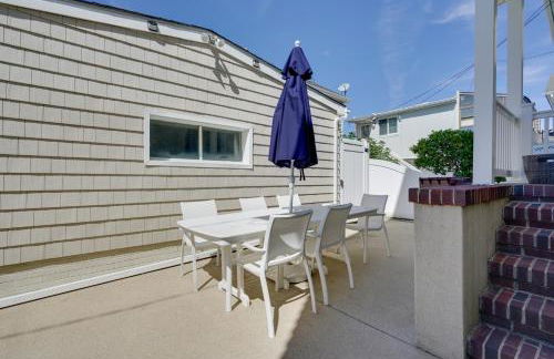 Steps to Boardwalk Group Getaway in Ventnor City - Foto 3