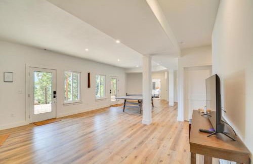 2 Mi to Lake Stunning Twin Lakes Home with Deck - Foto 23