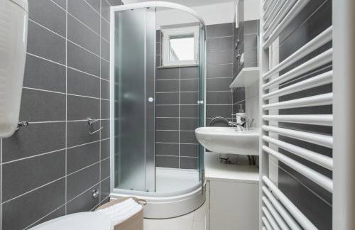 Holiday home Svilaja I Heated pool, family retreat - Photo 3