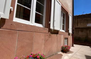 Logement de charme dans un monument historique daté de 1544, au centre de Haguenau - Photo 1