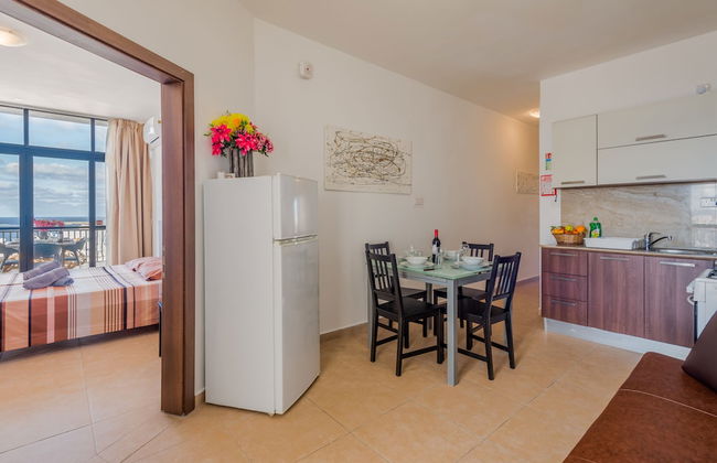 Seashells 2 bedroom Apartment with sunny terrace with stunning panoramic sea views by Getaways Malta - Foto 9