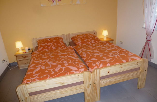 Relaxing Holiday Home in Willersdorf in the Forest - Photo 3