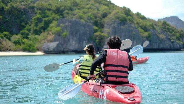 Percorrendo o parque de caiaque