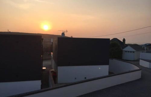 Relax in style at my stunning Holywell Beach home - Foto 19