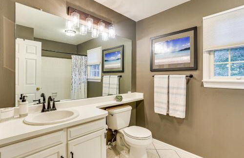 Spacious Family Home with Deck and Yard in Littleton! - Foto 21