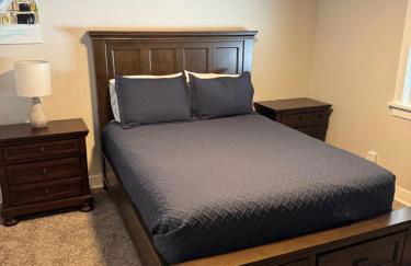 Charming Brick Home with bonus space & foosball - Foto 17